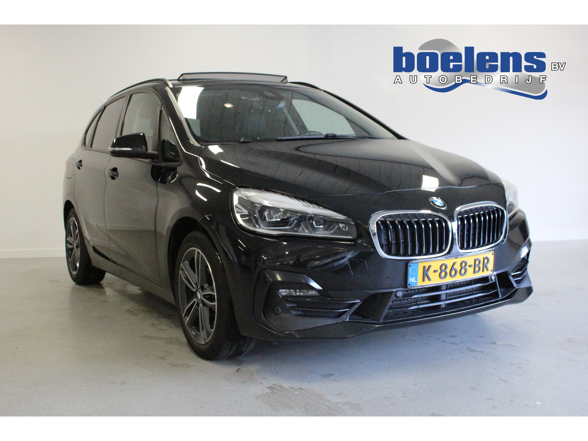 Active Tourer 225i xDrive High Executive | 232PK | NAVI | PANO-DAK | CLIMA | STOEL-VERW | LED | AFN-TRHAAK | LED | LMV |